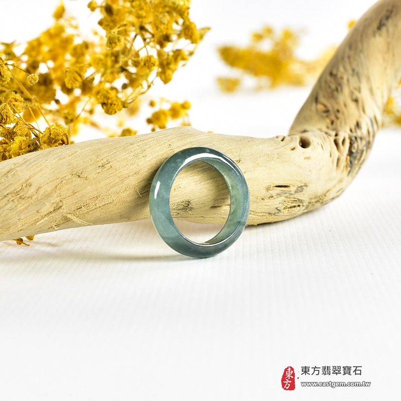 翡翠戒指|天然玉石玉戒・日常配戴與送禮款式|圓滿和合・平安順遂・吉祥如意・福氣常伴・情緣長久|翡翠玉戒・版指戒・板指戒・結婚戒指・男女對戒・情侶對戒|可客製化訂做各式翡翠戒指、吊墜、玉珮與項鍊|RNG1097|商品照片與資料介紹 5 翡翠戒指|天然玉石玉戒・日常配戴與送禮款式|圓滿和合・平安順遂・吉祥如意・福氣常伴・情緣長久|翡翠玉戒・版指戒・板指戒・結婚戒指・男女對戒・情侶對戒|可客製化訂做各式翡翠戒指、吊墜、玉珮與項鍊|RNG1097|商品照片與資料介紹 5