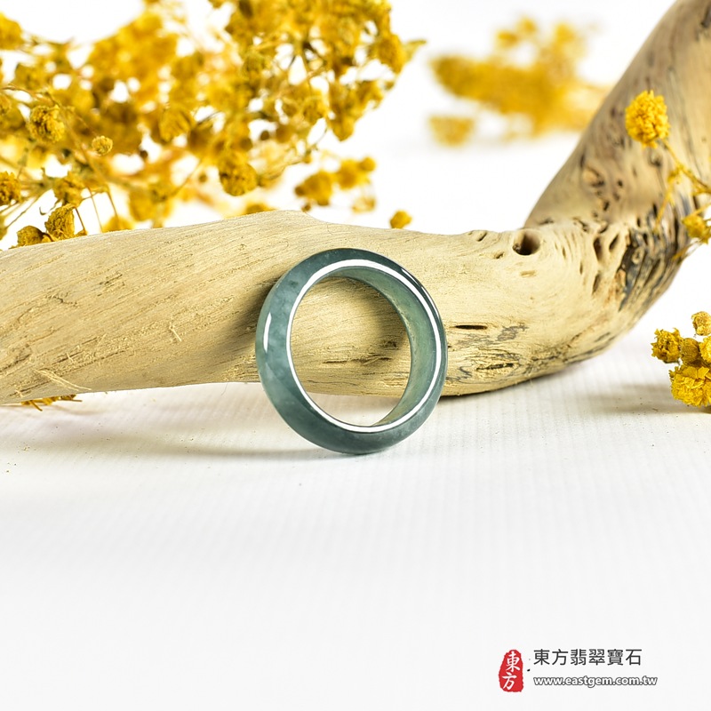 翡翠戒指|天然玉石玉戒・日常配戴與送禮款式|圓滿和合・平安順遂・吉祥如意・福氣常伴・情緣長久|翡翠玉戒・版指戒・板指戒・結婚戒指・男女對戒・情侶對戒|可客製化訂做各式翡翠戒指、吊墜、玉珮與項鍊|RNG1097|商品照片與資料介紹 9 翡翠戒指|天然玉石玉戒・日常配戴與送禮款式|圓滿和合・平安順遂・吉祥如意・福氣常伴・情緣長久|翡翠玉戒・版指戒・板指戒・結婚戒指・男女對戒・情侶對戒|可客製化訂做各式翡翠戒指、吊墜、玉珮與項鍊|RNG1097|商品照片與資料介紹 9