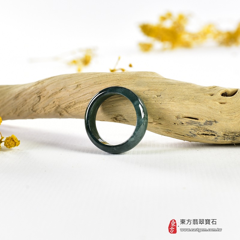 翡翠戒指|天然玉石玉戒・日常配戴與送禮款式|圓滿和合・平安順遂・吉祥如意・福氣常伴・情緣長久|翡翠玉戒・版指戒・板指戒・結婚戒指・男女對戒・情侶對戒|可客製化訂做各式翡翠戒指、吊墜、玉珮與項鍊|RNG1099|商品照片與資料介紹 4 翡翠戒指|天然玉石玉戒・日常配戴與送禮款式|圓滿和合・平安順遂・吉祥如意・福氣常伴・情緣長久|翡翠玉戒・版指戒・板指戒・結婚戒指・男女對戒・情侶對戒|可客製化訂做各式翡翠戒指、吊墜、玉珮與項鍊|RNG1099|商品照片與資料介紹 4