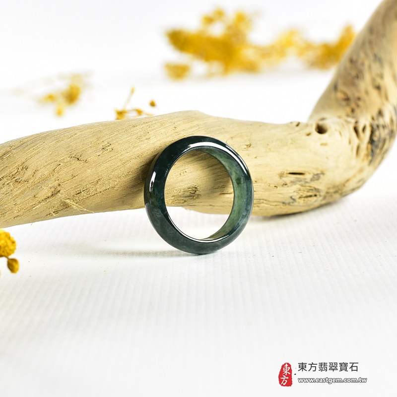 翡翠戒指|天然玉石玉戒・日常配戴與送禮款式|圓滿和合・平安順遂・吉祥如意・福氣常伴・情緣長久|翡翠玉戒・版指戒・板指戒・結婚戒指・男女對戒・情侶對戒|可客製化訂做各式翡翠戒指、吊墜、玉珮與項鍊|RNG1099|商品照片與資料介紹 5 翡翠戒指|天然玉石玉戒・日常配戴與送禮款式|圓滿和合・平安順遂・吉祥如意・福氣常伴・情緣長久|翡翠玉戒・版指戒・板指戒・結婚戒指・男女對戒・情侶對戒|可客製化訂做各式翡翠戒指、吊墜、玉珮與項鍊|RNG1099|商品照片與資料介紹 5