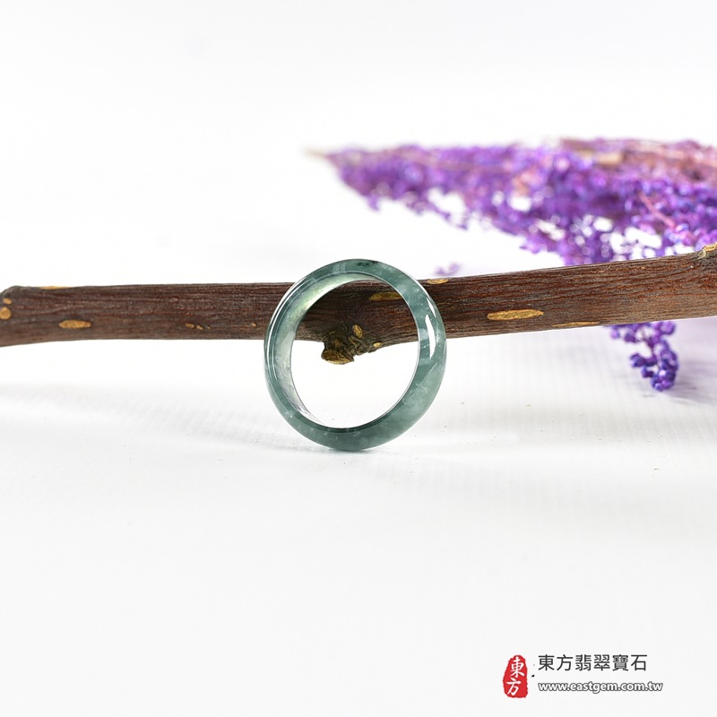 翡翠戒指|天然玉石玉戒・日常配戴與送禮款式|圓滿和合・平安順遂・吉祥如意・福氣常伴・情緣長久|翡翠玉戒・版指戒・板指戒・結婚戒指・男女對戒・情侶對戒|可客製化訂做各式翡翠戒指、吊墜、玉珮與項鍊|RNG1117|商品照片與資料介紹 6 翡翠戒指|天然玉石玉戒・日常配戴與送禮款式|圓滿和合・平安順遂・吉祥如意・福氣常伴・情緣長久|翡翠玉戒・版指戒・板指戒・結婚戒指・男女對戒・情侶對戒|可客製化訂做各式翡翠戒指、吊墜、玉珮與項鍊|RNG1117|商品照片與資料介紹 6