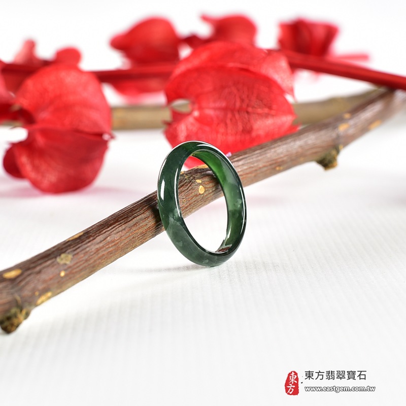 翡翠戒指|天然玉石玉戒・日常配戴與送禮款式|圓滿和合・平安順遂・吉祥如意・福氣常伴・情緣長久|翡翠玉戒・版指戒・板指戒・結婚戒指・男女對戒・情侶對戒|可客製化訂做各式翡翠戒指、吊墜、玉珮與項鍊|RNG1121|商品照片與資料介紹 3 翡翠戒指|天然玉石玉戒・日常配戴與送禮款式|圓滿和合・平安順遂・吉祥如意・福氣常伴・情緣長久|翡翠玉戒・版指戒・板指戒・結婚戒指・男女對戒・情侶對戒|可客製化訂做各式翡翠戒指、吊墜、玉珮與項鍊|RNG1121|商品照片與資料介紹 3