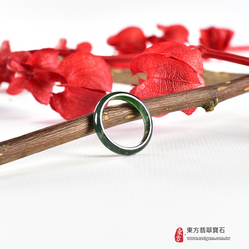 翡翠戒指|天然玉石玉戒・日常配戴與送禮款式|圓滿和合・平安順遂・吉祥如意・福氣常伴・情緣長久|翡翠玉戒・版指戒・板指戒・結婚戒指・男女對戒・情侶對戒|可客製化訂做各式翡翠戒指、吊墜、玉珮與項鍊|RNG1121|商品照片與資料介紹 4 翡翠戒指|天然玉石玉戒・日常配戴與送禮款式|圓滿和合・平安順遂・吉祥如意・福氣常伴・情緣長久|翡翠玉戒・版指戒・板指戒・結婚戒指・男女對戒・情侶對戒|可客製化訂做各式翡翠戒指、吊墜、玉珮與項鍊|RNG1121|商品照片與資料介紹 4