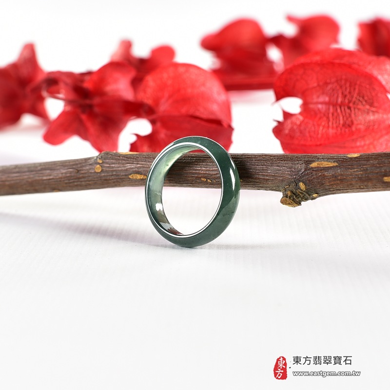 翡翠戒指|天然玉石玉戒・日常配戴與送禮款式|圓滿和合・平安順遂・吉祥如意・福氣常伴・情緣長久|翡翠玉戒・版指戒・板指戒・結婚戒指・男女對戒・情侶對戒|可客製化訂做各式翡翠戒指、吊墜、玉珮與項鍊|RNG1122|商品照片與資料介紹 4 翡翠戒指|天然玉石玉戒・日常配戴與送禮款式|圓滿和合・平安順遂・吉祥如意・福氣常伴・情緣長久|翡翠玉戒・版指戒・板指戒・結婚戒指・男女對戒・情侶對戒|可客製化訂做各式翡翠戒指、吊墜、玉珮與項鍊|RNG1122|商品照片與資料介紹 4
