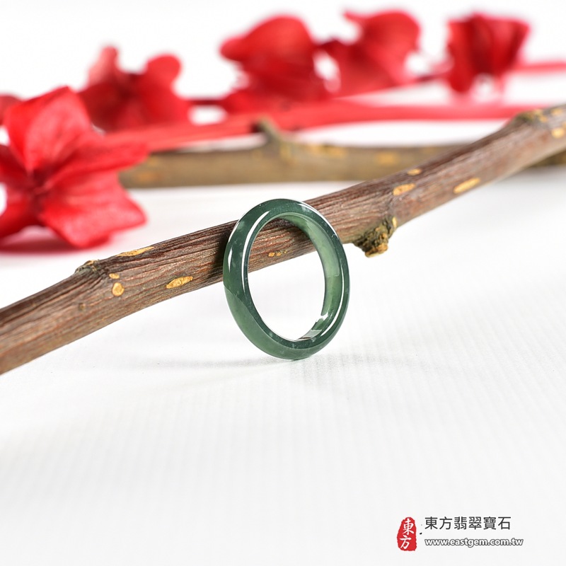 翡翠戒指|天然玉石玉戒・日常配戴與送禮款式|圓滿和合・平安順遂・吉祥如意・福氣常伴・情緣長久|翡翠玉戒・版指戒・板指戒・結婚戒指・男女對戒・情侶對戒|可客製化訂做各式翡翠戒指、吊墜、玉珮與項鍊|RNG1124|商品照片與資料介紹 7 翡翠戒指|天然玉石玉戒・日常配戴與送禮款式|圓滿和合・平安順遂・吉祥如意・福氣常伴・情緣長久|翡翠玉戒・版指戒・板指戒・結婚戒指・男女對戒・情侶對戒|可客製化訂做各式翡翠戒指、吊墜、玉珮與項鍊|RNG1124|商品照片與資料介紹 7