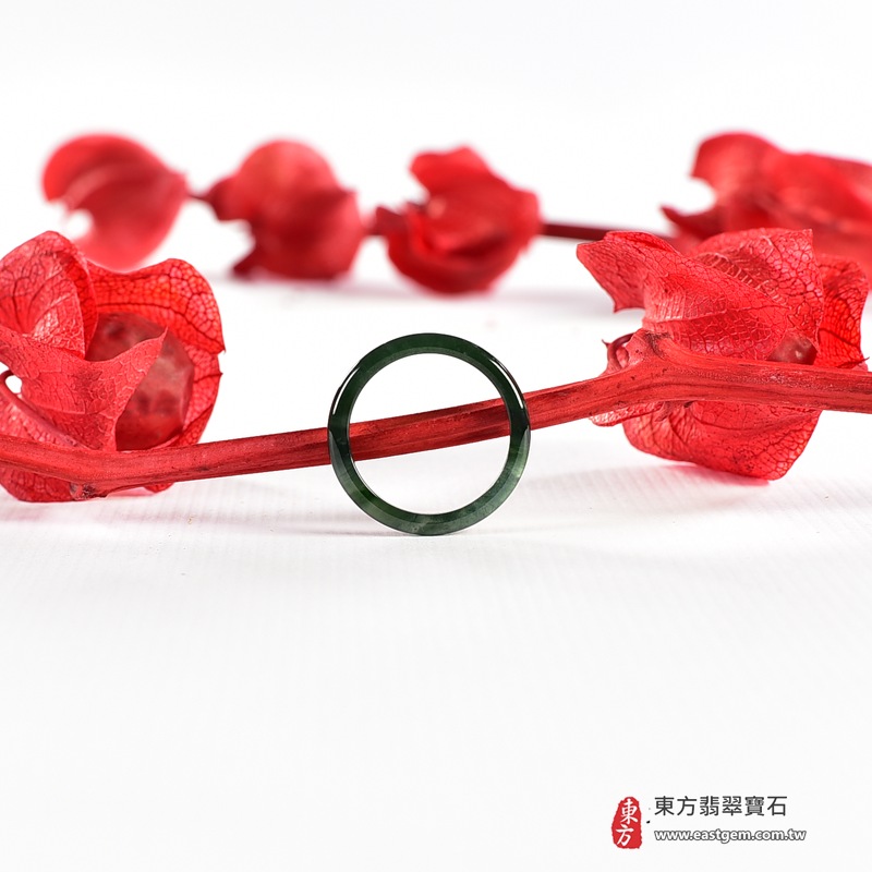 翡翠戒指|天然玉石玉戒・日常配戴與送禮款式|圓滿和合・平安順遂・吉祥如意・福氣常伴・情緣長久|翡翠玉戒・版指戒・板指戒・結婚戒指・男女對戒・情侶對戒|可客製化訂做各式翡翠戒指、吊墜、玉珮與項鍊|RNG1126|商品照片與資料介紹 4 翡翠戒指|天然玉石玉戒・日常配戴與送禮款式|圓滿和合・平安順遂・吉祥如意・福氣常伴・情緣長久|翡翠玉戒・版指戒・板指戒・結婚戒指・男女對戒・情侶對戒|可客製化訂做各式翡翠戒指、吊墜、玉珮與項鍊|RNG1126|商品照片與資料介紹 4