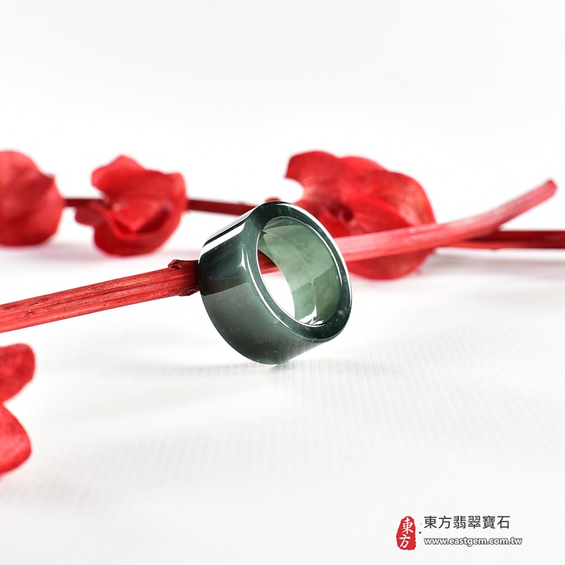 翡翠戒指|天然玉石玉戒・日常配戴與送禮款式|圓滿和合・平安順遂・吉祥如意・福氣常伴・情緣長久|翡翠玉戒・版指戒・板指戒・結婚戒指・男女對戒・情侶對戒|可客製化訂做各式翡翠戒指、吊墜、玉珮與項鍊|RNG1129|商品照片與資料介紹 3 翡翠戒指|天然玉石玉戒・日常配戴與送禮款式|圓滿和合・平安順遂・吉祥如意・福氣常伴・情緣長久|翡翠玉戒・版指戒・板指戒・結婚戒指・男女對戒・情侶對戒|可客製化訂做各式翡翠戒指、吊墜、玉珮與項鍊|RNG1129|商品照片與資料介紹 3