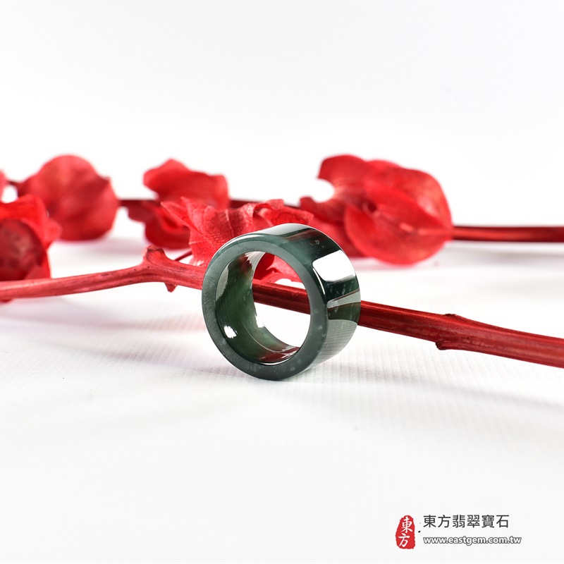 翡翠戒指|天然玉石玉戒・日常配戴與送禮款式|圓滿和合・平安順遂・吉祥如意・福氣常伴・情緣長久|翡翠玉戒・版指戒・板指戒・結婚戒指・男女對戒・情侶對戒|可客製化訂做各式翡翠戒指、吊墜、玉珮與項鍊|RNG1129|商品照片與資料介紹 6 翡翠戒指|天然玉石玉戒・日常配戴與送禮款式|圓滿和合・平安順遂・吉祥如意・福氣常伴・情緣長久|翡翠玉戒・版指戒・板指戒・結婚戒指・男女對戒・情侶對戒|可客製化訂做各式翡翠戒指、吊墜、玉珮與項鍊|RNG1129|商品照片與資料介紹 6
