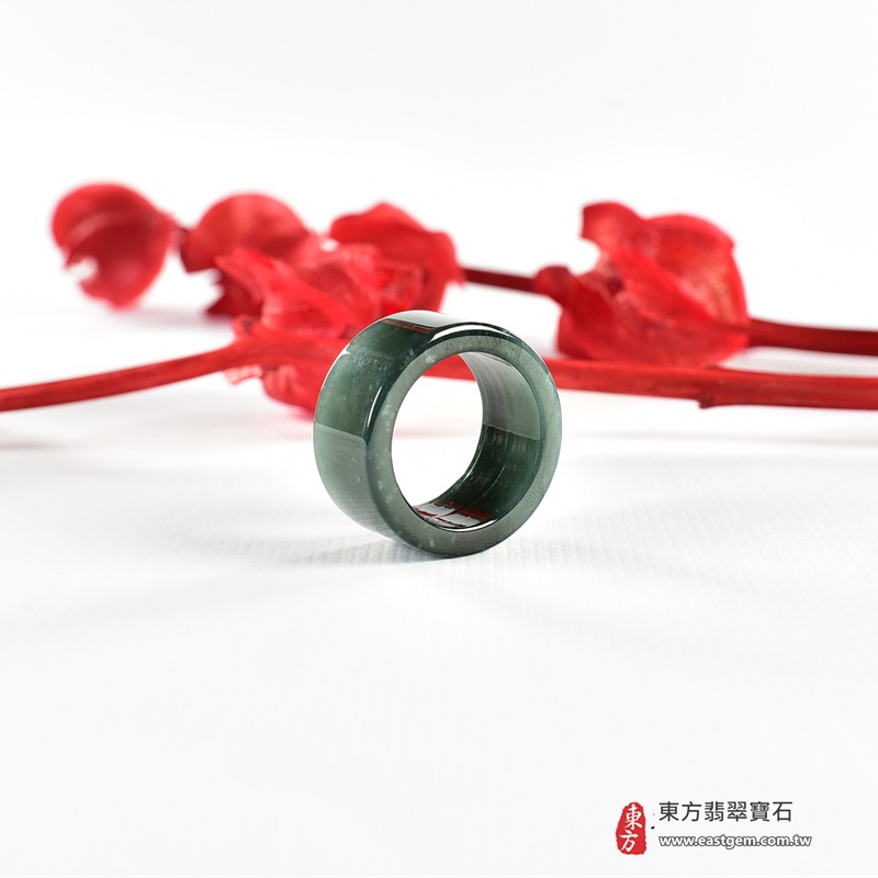 翡翠戒指|天然玉石玉戒・日常配戴與送禮款式|圓滿和合・平安順遂・吉祥如意・福氣常伴・情緣長久|翡翠玉戒・版指戒・板指戒・結婚戒指・男女對戒・情侶對戒|可客製化訂做各式翡翠戒指、吊墜、玉珮與項鍊|RNG1129|商品照片與資料介紹 8 翡翠戒指|天然玉石玉戒・日常配戴與送禮款式|圓滿和合・平安順遂・吉祥如意・福氣常伴・情緣長久|翡翠玉戒・版指戒・板指戒・結婚戒指・男女對戒・情侶對戒|可客製化訂做各式翡翠戒指、吊墜、玉珮與項鍊|RNG1129|商品照片與資料介紹 8