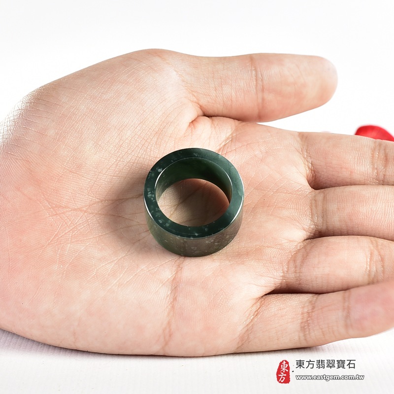 翡翠戒指|天然玉石玉戒・日常配戴與送禮款式|圓滿和合・平安順遂・吉祥如意・福氣常伴・情緣長久|翡翠玉戒・版指戒・板指戒・結婚戒指・男女對戒・情侶對戒|可客製化訂做各式翡翠戒指、吊墜、玉珮與項鍊|RNG1129|商品照片與資料介紹 10 翡翠戒指|天然玉石玉戒・日常配戴與送禮款式|圓滿和合・平安順遂・吉祥如意・福氣常伴・情緣長久|翡翠玉戒・版指戒・板指戒・結婚戒指・男女對戒・情侶對戒|可客製化訂做各式翡翠戒指、吊墜、玉珮與項鍊|RNG1129|商品照片與資料介紹 10