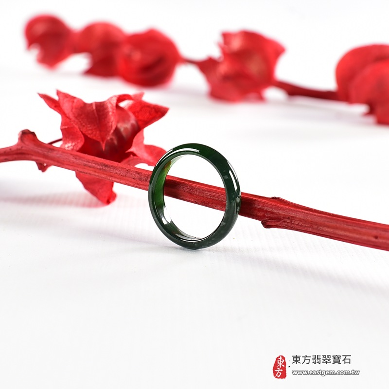 翡翠戒指|天然玉石玉戒・日常配戴與送禮款式|圓滿和合・平安順遂・吉祥如意・福氣常伴・情緣長久|翡翠玉戒・版指戒・板指戒・結婚戒指・男女對戒・情侶對戒|可客製化訂做各式翡翠戒指、吊墜、玉珮與項鍊|RNG1132|商品照片與資料介紹 4 翡翠戒指|天然玉石玉戒・日常配戴與送禮款式|圓滿和合・平安順遂・吉祥如意・福氣常伴・情緣長久|翡翠玉戒・版指戒・板指戒・結婚戒指・男女對戒・情侶對戒|可客製化訂做各式翡翠戒指、吊墜、玉珮與項鍊|RNG1132|商品照片與資料介紹 4