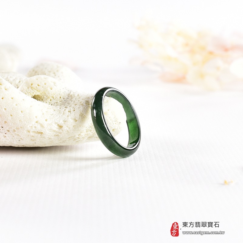翡翠戒指|天然玉石玉戒・日常配戴與送禮款式|圓滿和合・平安順遂・吉祥如意・福氣常伴・情緣長久|翡翠玉戒・版指戒・板指戒・結婚戒指・男女對戒・情侶對戒|可客製化訂做各式翡翠戒指、吊墜、玉珮與項鍊|RNG1133|商品照片與資料介紹 4 翡翠戒指|天然玉石玉戒・日常配戴與送禮款式|圓滿和合・平安順遂・吉祥如意・福氣常伴・情緣長久|翡翠玉戒・版指戒・板指戒・結婚戒指・男女對戒・情侶對戒|可客製化訂做各式翡翠戒指、吊墜、玉珮與項鍊|RNG1133|商品照片與資料介紹 4