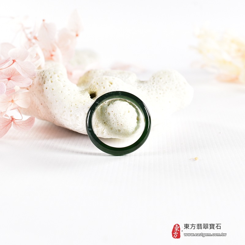 翡翠戒指|天然玉石玉戒・日常配戴與送禮款式|圓滿和合・平安順遂・吉祥如意・福氣常伴・情緣長久|翡翠玉戒・版指戒・板指戒・結婚戒指・男女對戒・情侶對戒|可客製化訂做各式翡翠戒指、吊墜、玉珮與項鍊|RNG1133|商品照片與資料介紹 5 翡翠戒指|天然玉石玉戒・日常配戴與送禮款式|圓滿和合・平安順遂・吉祥如意・福氣常伴・情緣長久|翡翠玉戒・版指戒・板指戒・結婚戒指・男女對戒・情侶對戒|可客製化訂做各式翡翠戒指、吊墜、玉珮與項鍊|RNG1133|商品照片與資料介紹 5