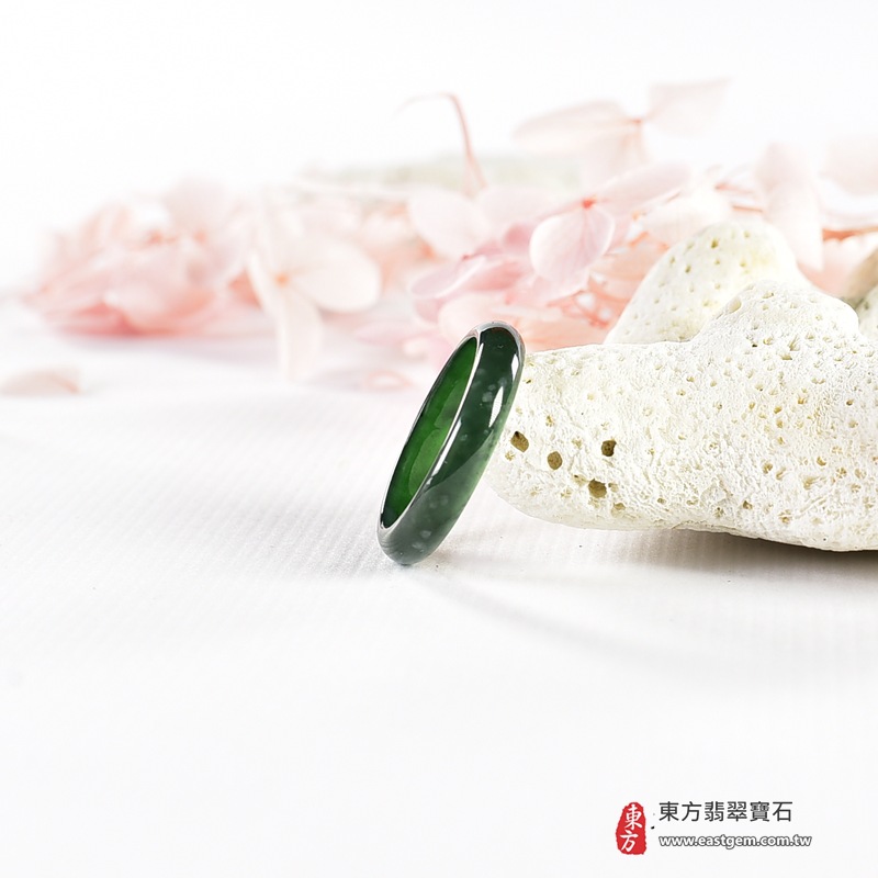 翡翠戒指|天然玉石玉戒・日常配戴與送禮款式|圓滿和合・平安順遂・吉祥如意・福氣常伴・情緣長久|翡翠玉戒・版指戒・板指戒・結婚戒指・男女對戒・情侶對戒|可客製化訂做各式翡翠戒指、吊墜、玉珮與項鍊|RNG1133|商品照片與資料介紹 6 翡翠戒指|天然玉石玉戒・日常配戴與送禮款式|圓滿和合・平安順遂・吉祥如意・福氣常伴・情緣長久|翡翠玉戒・版指戒・板指戒・結婚戒指・男女對戒・情侶對戒|可客製化訂做各式翡翠戒指、吊墜、玉珮與項鍊|RNG1133|商品照片與資料介紹 6