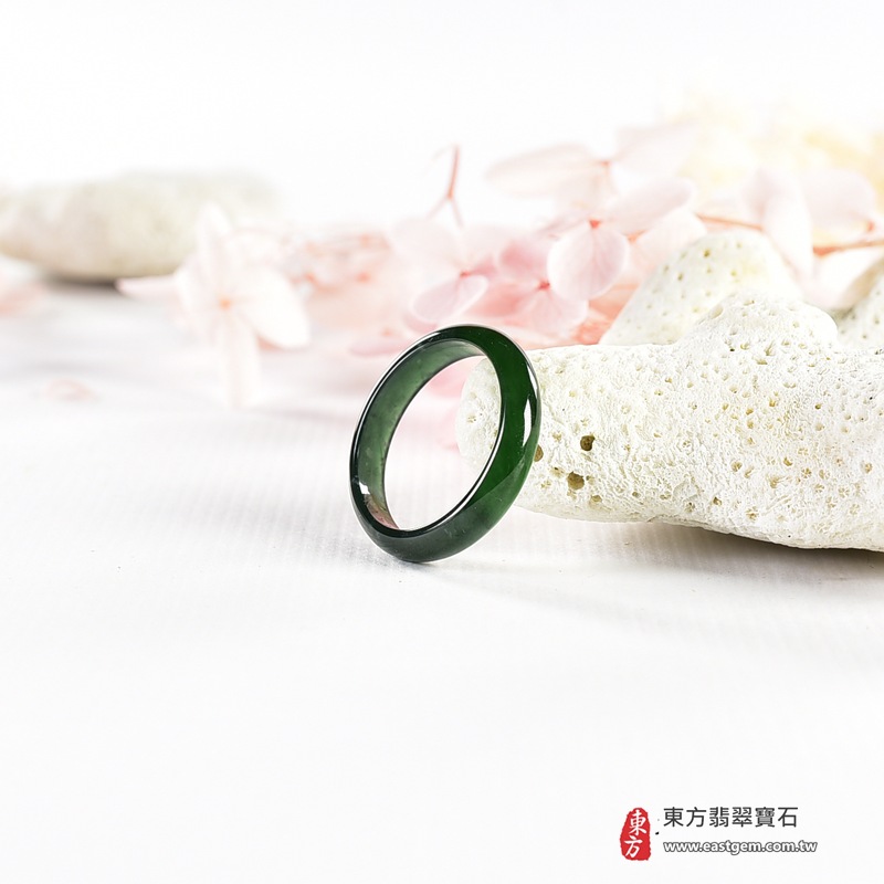 翡翠戒指|天然玉石玉戒・日常配戴與送禮款式|圓滿和合・平安順遂・吉祥如意・福氣常伴・情緣長久|翡翠玉戒・版指戒・板指戒・結婚戒指・男女對戒・情侶對戒|可客製化訂做各式翡翠戒指、吊墜、玉珮與項鍊|RNG1133|商品照片與資料介紹 7 翡翠戒指|天然玉石玉戒・日常配戴與送禮款式|圓滿和合・平安順遂・吉祥如意・福氣常伴・情緣長久|翡翠玉戒・版指戒・板指戒・結婚戒指・男女對戒・情侶對戒|可客製化訂做各式翡翠戒指、吊墜、玉珮與項鍊|RNG1133|商品照片與資料介紹 7