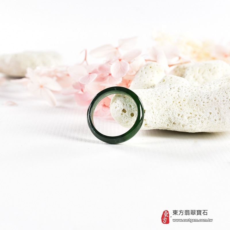 翡翠戒指|天然玉石玉戒・日常配戴與送禮款式|圓滿和合・平安順遂・吉祥如意・福氣常伴・情緣長久|翡翠玉戒・版指戒・板指戒・結婚戒指・男女對戒・情侶對戒|可客製化訂做各式翡翠戒指、吊墜、玉珮與項鍊|RNG1133|商品照片與資料介紹 8 翡翠戒指|天然玉石玉戒・日常配戴與送禮款式|圓滿和合・平安順遂・吉祥如意・福氣常伴・情緣長久|翡翠玉戒・版指戒・板指戒・結婚戒指・男女對戒・情侶對戒|可客製化訂做各式翡翠戒指、吊墜、玉珮與項鍊|RNG1133|商品照片與資料介紹 8