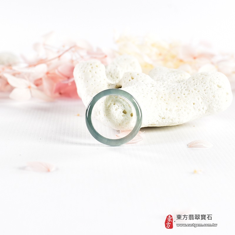 翡翠戒指|天然玉石玉戒・日常配戴與送禮款式|圓滿和合・平安順遂・吉祥如意・福氣常伴・情緣長久|翡翠玉戒・版指戒・板指戒・結婚戒指・男女對戒・情侶對戒|可客製化訂做各式翡翠戒指、吊墜、玉珮與項鍊|RNG1134|商品照片與資料介紹 4 翡翠戒指|天然玉石玉戒・日常配戴與送禮款式|圓滿和合・平安順遂・吉祥如意・福氣常伴・情緣長久|翡翠玉戒・版指戒・板指戒・結婚戒指・男女對戒・情侶對戒|可客製化訂做各式翡翠戒指、吊墜、玉珮與項鍊|RNG1134|商品照片與資料介紹 4