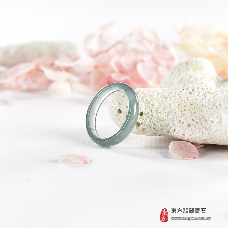 翡翠戒指|天然玉石玉戒・日常配戴與送禮款式|圓滿和合・平安順遂・吉祥如意・福氣常伴・情緣長久|翡翠玉戒・版指戒・板指戒・結婚戒指・男女對戒・情侶對戒|可客製化訂做各式翡翠戒指、吊墜、玉珮與項鍊|RNG1135|商品照片與資料介紹 7 翡翠戒指|天然玉石玉戒・日常配戴與送禮款式|圓滿和合・平安順遂・吉祥如意・福氣常伴・情緣長久|翡翠玉戒・版指戒・板指戒・結婚戒指・男女對戒・情侶對戒|可客製化訂做各式翡翠戒指、吊墜、玉珮與項鍊|RNG1135|商品照片與資料介紹 7