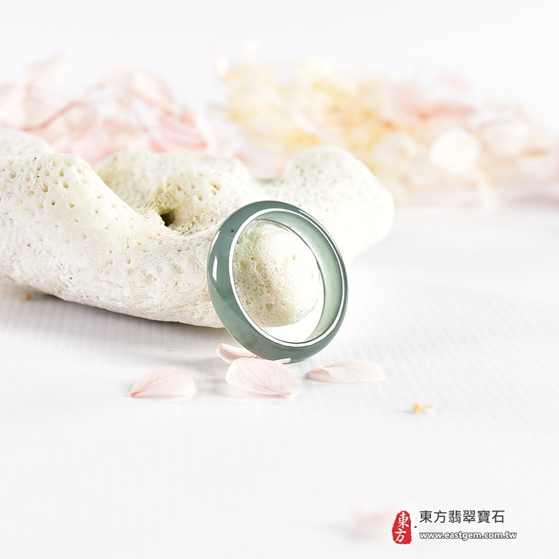 翡翠戒指|天然玉石玉戒・日常配戴與送禮款式|圓滿和合・平安順遂・吉祥如意・福氣常伴・情緣長久|翡翠玉戒・版指戒・板指戒・結婚戒指・男女對戒・情侶對戒|可客製化訂做各式翡翠戒指、吊墜、玉珮與項鍊|RNG1136|商品照片與資料介紹 5 翡翠戒指|天然玉石玉戒・日常配戴與送禮款式|圓滿和合・平安順遂・吉祥如意・福氣常伴・情緣長久|翡翠玉戒・版指戒・板指戒・結婚戒指・男女對戒・情侶對戒|可客製化訂做各式翡翠戒指、吊墜、玉珮與項鍊|RNG1136|商品照片與資料介紹 5