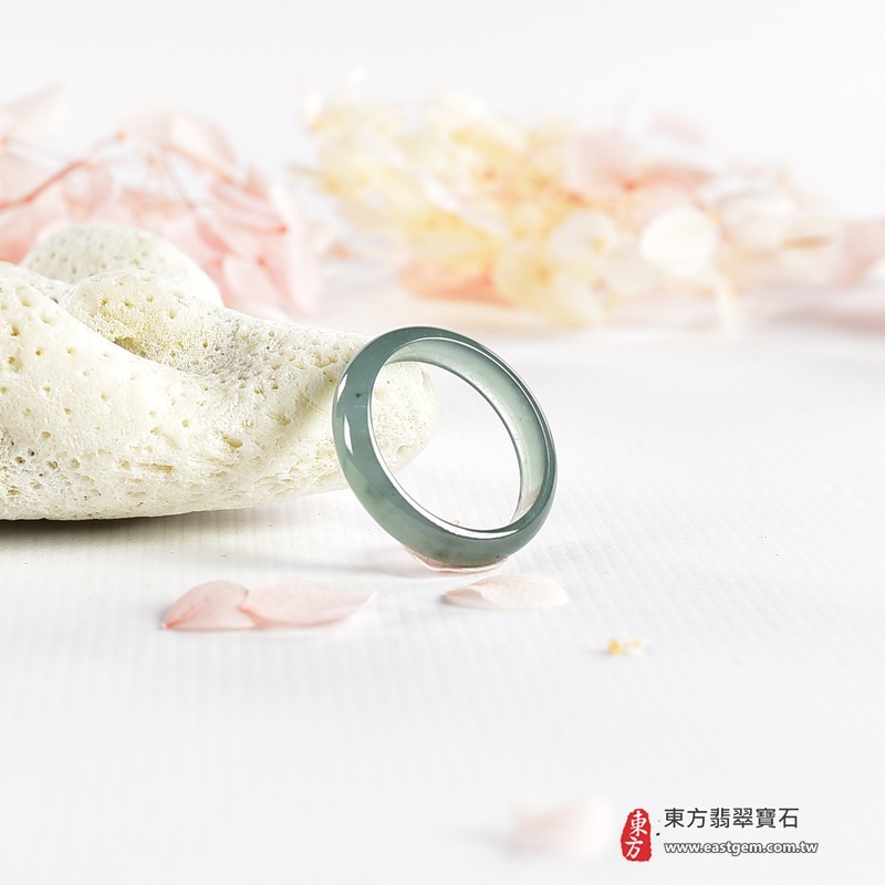 翡翠戒指|天然玉石玉戒・日常配戴與送禮款式|圓滿和合・平安順遂・吉祥如意・福氣常伴・情緣長久|翡翠玉戒・版指戒・板指戒・結婚戒指・男女對戒・情侶對戒|可客製化訂做各式翡翠戒指、吊墜、玉珮與項鍊|RNG1137|商品照片與資料介紹 3 翡翠戒指|天然玉石玉戒・日常配戴與送禮款式|圓滿和合・平安順遂・吉祥如意・福氣常伴・情緣長久|翡翠玉戒・版指戒・板指戒・結婚戒指・男女對戒・情侶對戒|可客製化訂做各式翡翠戒指、吊墜、玉珮與項鍊|RNG1137|商品照片與資料介紹 3