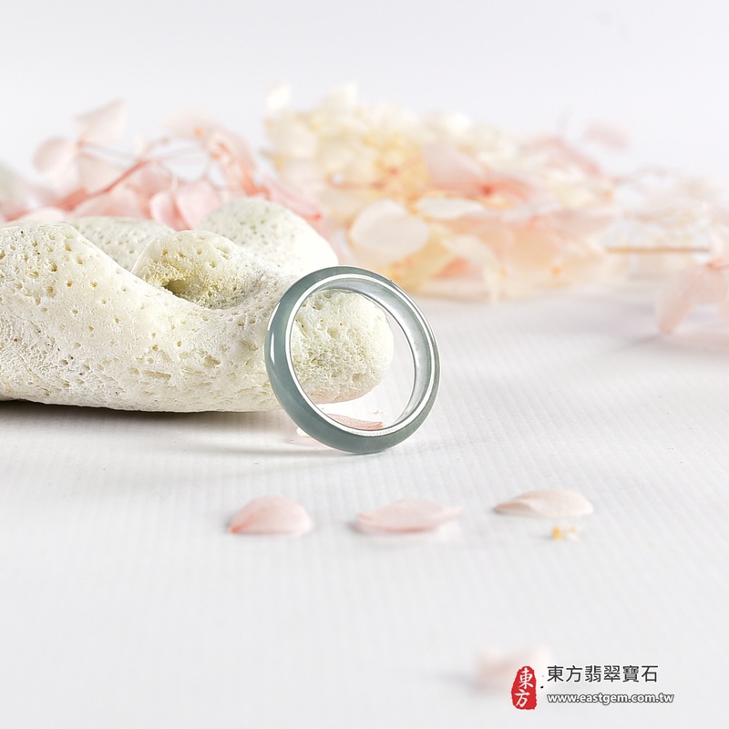 翡翠戒指|天然玉石玉戒・日常配戴與送禮款式|圓滿和合・平安順遂・吉祥如意・福氣常伴・情緣長久|翡翠玉戒・版指戒・板指戒・結婚戒指・男女對戒・情侶對戒|可客製化訂做各式翡翠戒指、吊墜、玉珮與項鍊|RNG1137|商品照片與資料介紹 5 翡翠戒指|天然玉石玉戒・日常配戴與送禮款式|圓滿和合・平安順遂・吉祥如意・福氣常伴・情緣長久|翡翠玉戒・版指戒・板指戒・結婚戒指・男女對戒・情侶對戒|可客製化訂做各式翡翠戒指、吊墜、玉珮與項鍊|RNG1137|商品照片與資料介紹 5