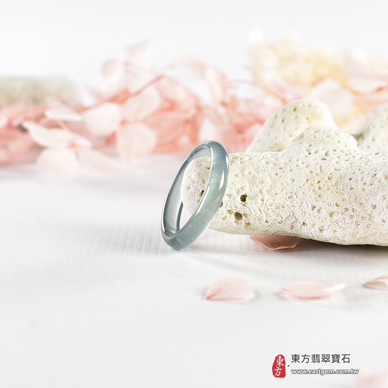 翡翠戒指|天然玉石玉戒・日常配戴與送禮款式|圓滿和合・平安順遂・吉祥如意・福氣常伴・情緣長久|翡翠玉戒・版指戒・板指戒・結婚戒指・男女對戒・情侶對戒|可客製化訂做各式翡翠戒指、吊墜、玉珮與項鍊|RNG1137|商品照片與資料介紹 7 翡翠戒指|天然玉石玉戒・日常配戴與送禮款式|圓滿和合・平安順遂・吉祥如意・福氣常伴・情緣長久|翡翠玉戒・版指戒・板指戒・結婚戒指・男女對戒・情侶對戒|可客製化訂做各式翡翠戒指、吊墜、玉珮與項鍊|RNG1137|商品照片與資料介紹 7