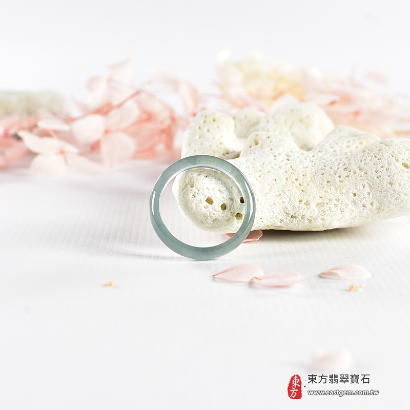 翡翠戒指|天然玉石玉戒・日常配戴與送禮款式|圓滿和合・平安順遂・吉祥如意・福氣常伴・情緣長久|翡翠玉戒・版指戒・板指戒・結婚戒指・男女對戒・情侶對戒|可客製化訂做各式翡翠戒指、吊墜、玉珮與項鍊|RNG1137|商品照片與資料介紹 8 翡翠戒指|天然玉石玉戒・日常配戴與送禮款式|圓滿和合・平安順遂・吉祥如意・福氣常伴・情緣長久|翡翠玉戒・版指戒・板指戒・結婚戒指・男女對戒・情侶對戒|可客製化訂做各式翡翠戒指、吊墜、玉珮與項鍊|RNG1137|商品照片與資料介紹 8
