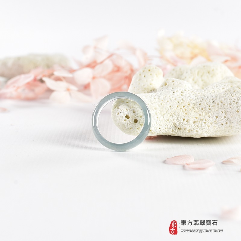 翡翠戒指|天然玉石玉戒・日常配戴與送禮款式|圓滿和合・平安順遂・吉祥如意・福氣常伴・情緣長久|翡翠玉戒・版指戒・板指戒・結婚戒指・男女對戒・情侶對戒|可客製化訂做各式翡翠戒指、吊墜、玉珮與項鍊|RNG1138|商品照片與資料介紹 4 翡翠戒指|天然玉石玉戒・日常配戴與送禮款式|圓滿和合・平安順遂・吉祥如意・福氣常伴・情緣長久|翡翠玉戒・版指戒・板指戒・結婚戒指・男女對戒・情侶對戒|可客製化訂做各式翡翠戒指、吊墜、玉珮與項鍊|RNG1138|商品照片與資料介紹 4
