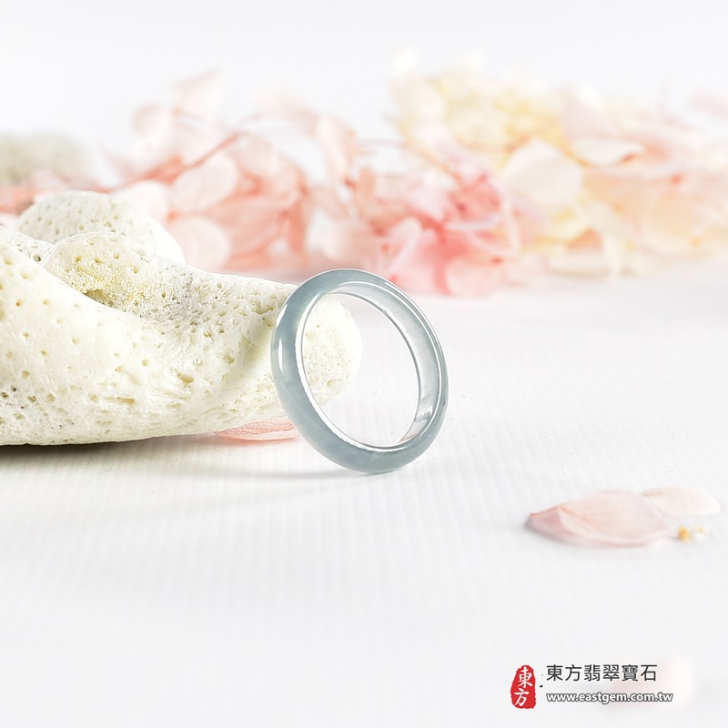 翡翠戒指|天然玉石玉戒・日常配戴與送禮款式|圓滿和合・平安順遂・吉祥如意・福氣常伴・情緣長久|翡翠玉戒・版指戒・板指戒・結婚戒指・男女對戒・情侶對戒|可客製化訂做各式翡翠戒指、吊墜、玉珮與項鍊|RNG1138|商品照片與資料介紹 7 翡翠戒指|天然玉石玉戒・日常配戴與送禮款式|圓滿和合・平安順遂・吉祥如意・福氣常伴・情緣長久|翡翠玉戒・版指戒・板指戒・結婚戒指・男女對戒・情侶對戒|可客製化訂做各式翡翠戒指、吊墜、玉珮與項鍊|RNG1138|商品照片與資料介紹 7