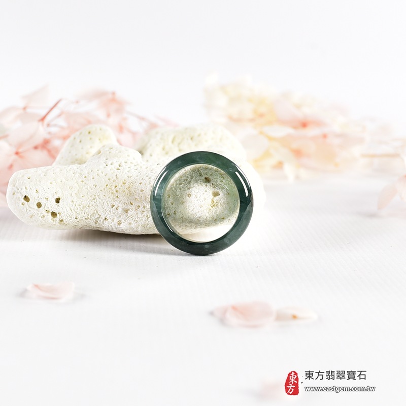 翡翠戒指|天然玉石玉戒・日常配戴與送禮款式|圓滿和合・平安順遂・吉祥如意・福氣常伴・情緣長久|翡翠玉戒・版指戒・板指戒・結婚戒指・男女對戒・情侶對戒|可客製化訂做各式翡翠戒指、吊墜、玉珮與項鍊|RNG1141|商品照片與資料介紹 7 翡翠戒指|天然玉石玉戒・日常配戴與送禮款式|圓滿和合・平安順遂・吉祥如意・福氣常伴・情緣長久|翡翠玉戒・版指戒・板指戒・結婚戒指・男女對戒・情侶對戒|可客製化訂做各式翡翠戒指、吊墜、玉珮與項鍊|RNG1141|商品照片與資料介紹 7