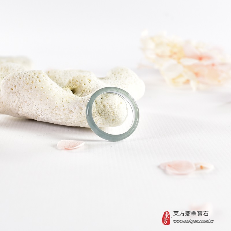 翡翠戒指|天然玉石玉戒・日常配戴與送禮款式|圓滿和合・平安順遂・吉祥如意・福氣常伴・情緣長久|翡翠玉戒・版指戒・板指戒・結婚戒指・男女對戒・情侶對戒|可客製化訂做各式翡翠戒指、吊墜、玉珮與項鍊|RNG1144|商品照片與資料介紹 4 翡翠戒指|天然玉石玉戒・日常配戴與送禮款式|圓滿和合・平安順遂・吉祥如意・福氣常伴・情緣長久|翡翠玉戒・版指戒・板指戒・結婚戒指・男女對戒・情侶對戒|可客製化訂做各式翡翠戒指、吊墜、玉珮與項鍊|RNG1144|商品照片與資料介紹 4