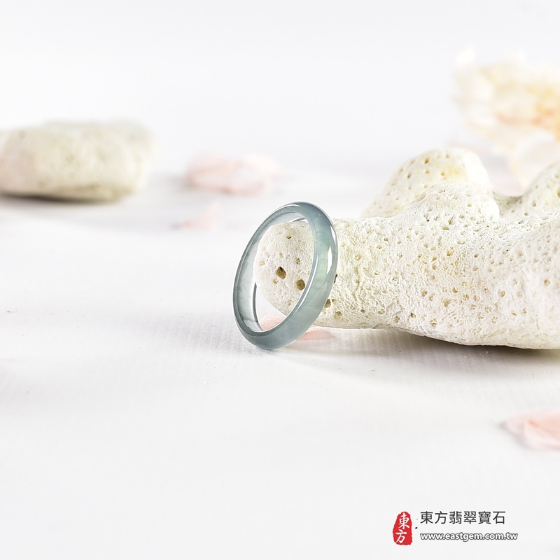 翡翠戒指|天然玉石玉戒・日常配戴與送禮款式|圓滿和合・平安順遂・吉祥如意・福氣常伴・情緣長久|翡翠玉戒・版指戒・板指戒・結婚戒指・男女對戒・情侶對戒|可客製化訂做各式翡翠戒指、吊墜、玉珮與項鍊|RNG1144|商品照片與資料介紹 6 翡翠戒指|天然玉石玉戒・日常配戴與送禮款式|圓滿和合・平安順遂・吉祥如意・福氣常伴・情緣長久|翡翠玉戒・版指戒・板指戒・結婚戒指・男女對戒・情侶對戒|可客製化訂做各式翡翠戒指、吊墜、玉珮與項鍊|RNG1144|商品照片與資料介紹 6