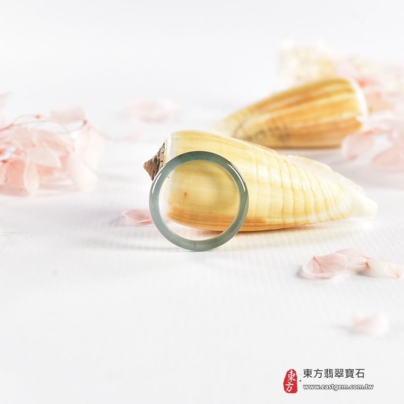 翡翠戒指|天然玉石玉戒・日常配戴與送禮款式|圓滿和合・平安順遂・吉祥如意・福氣常伴・情緣長久|翡翠玉戒・版指戒・板指戒・結婚戒指・男女對戒・情侶對戒|可客製化訂做各式翡翠戒指、吊墜、玉珮與項鍊|RNG1145|商品照片與資料介紹 5 翡翠戒指|天然玉石玉戒・日常配戴與送禮款式|圓滿和合・平安順遂・吉祥如意・福氣常伴・情緣長久|翡翠玉戒・版指戒・板指戒・結婚戒指・男女對戒・情侶對戒|可客製化訂做各式翡翠戒指、吊墜、玉珮與項鍊|RNG1145|商品照片與資料介紹 5