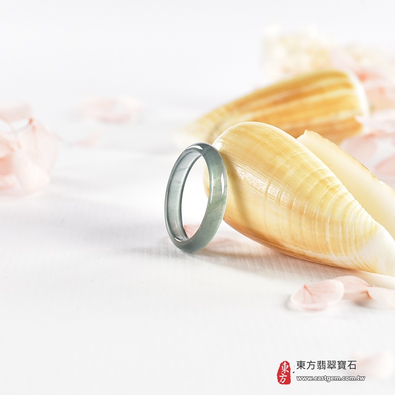 翡翠戒指|天然玉石玉戒・日常配戴與送禮款式|圓滿和合・平安順遂・吉祥如意・福氣常伴・情緣長久|翡翠玉戒・版指戒・板指戒・結婚戒指・男女對戒・情侶對戒|可客製化訂做各式翡翠戒指、吊墜、玉珮與項鍊|RNG1145|商品照片與資料介紹 6 翡翠戒指|天然玉石玉戒・日常配戴與送禮款式|圓滿和合・平安順遂・吉祥如意・福氣常伴・情緣長久|翡翠玉戒・版指戒・板指戒・結婚戒指・男女對戒・情侶對戒|可客製化訂做各式翡翠戒指、吊墜、玉珮與項鍊|RNG1145|商品照片與資料介紹 6