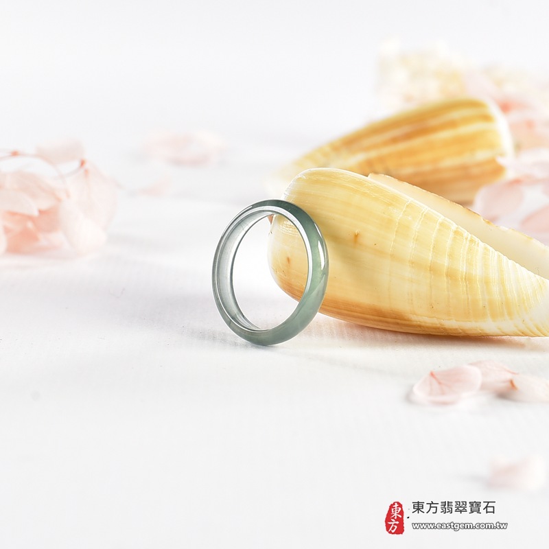 翡翠戒指|天然玉石玉戒・日常配戴與送禮款式|圓滿和合・平安順遂・吉祥如意・福氣常伴・情緣長久|翡翠玉戒・版指戒・板指戒・結婚戒指・男女對戒・情侶對戒|可客製化訂做各式翡翠戒指、吊墜、玉珮與項鍊|RNG1145|商品照片與資料介紹 7 翡翠戒指|天然玉石玉戒・日常配戴與送禮款式|圓滿和合・平安順遂・吉祥如意・福氣常伴・情緣長久|翡翠玉戒・版指戒・板指戒・結婚戒指・男女對戒・情侶對戒|可客製化訂做各式翡翠戒指、吊墜、玉珮與項鍊|RNG1145|商品照片與資料介紹 7