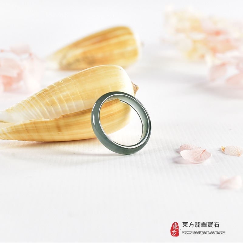 翡翠戒指|天然玉石玉戒・日常配戴與送禮款式|圓滿和合・平安順遂・吉祥如意・福氣常伴・情緣長久|翡翠玉戒・版指戒・板指戒・結婚戒指・男女對戒・情侶對戒|可客製化訂做各式翡翠戒指、吊墜、玉珮與項鍊|RNG1146|商品照片與資料介紹 6 翡翠戒指|天然玉石玉戒・日常配戴與送禮款式|圓滿和合・平安順遂・吉祥如意・福氣常伴・情緣長久|翡翠玉戒・版指戒・板指戒・結婚戒指・男女對戒・情侶對戒|可客製化訂做各式翡翠戒指、吊墜、玉珮與項鍊|RNG1146|商品照片與資料介紹 6
