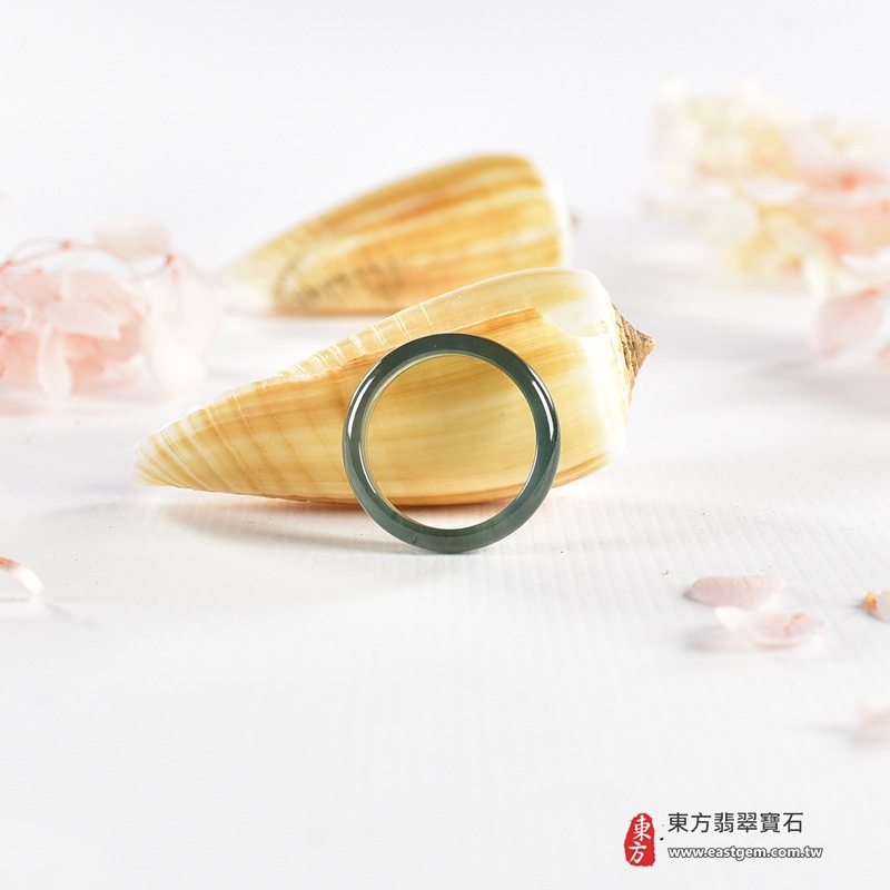 翡翠戒指|天然玉石玉戒・日常配戴與送禮款式|圓滿和合・平安順遂・吉祥如意・福氣常伴・情緣長久|翡翠玉戒・版指戒・板指戒・結婚戒指・男女對戒・情侶對戒|可客製化訂做各式翡翠戒指、吊墜、玉珮與項鍊|RNG1146|商品照片與資料介紹 7 翡翠戒指|天然玉石玉戒・日常配戴與送禮款式|圓滿和合・平安順遂・吉祥如意・福氣常伴・情緣長久|翡翠玉戒・版指戒・板指戒・結婚戒指・男女對戒・情侶對戒|可客製化訂做各式翡翠戒指、吊墜、玉珮與項鍊|RNG1146|商品照片與資料介紹 7