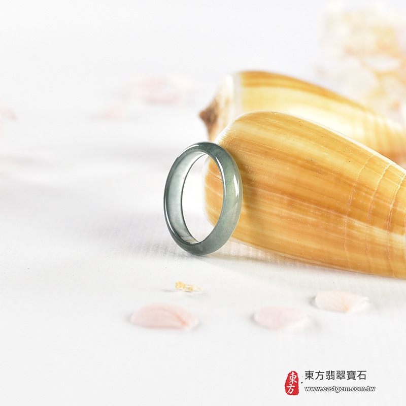 翡翠戒指|天然玉石玉戒・日常配戴與送禮款式|圓滿和合・平安順遂・吉祥如意・福氣常伴・情緣長久|翡翠玉戒・版指戒・板指戒・結婚戒指・男女對戒・情侶對戒|可客製化訂做各式翡翠戒指、吊墜、玉珮與項鍊|RNG1148|商品照片與資料介紹 6 翡翠戒指|天然玉石玉戒・日常配戴與送禮款式|圓滿和合・平安順遂・吉祥如意・福氣常伴・情緣長久|翡翠玉戒・版指戒・板指戒・結婚戒指・男女對戒・情侶對戒|可客製化訂做各式翡翠戒指、吊墜、玉珮與項鍊|RNG1148|商品照片與資料介紹 6