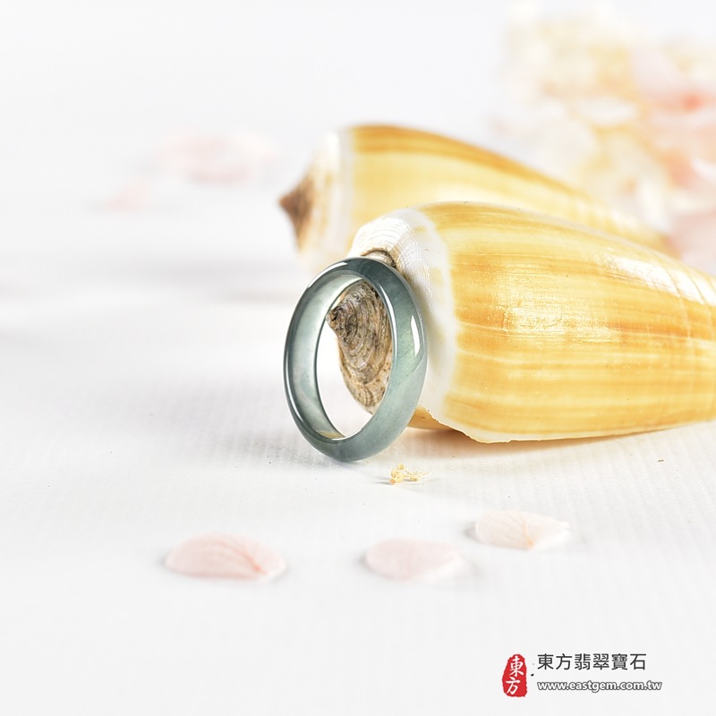 翡翠戒指|天然玉石玉戒・日常配戴與送禮款式|圓滿和合・平安順遂・吉祥如意・福氣常伴・情緣長久|翡翠玉戒・版指戒・板指戒・結婚戒指・男女對戒・情侶對戒|可客製化訂做各式翡翠戒指、吊墜、玉珮與項鍊|RNG1148|商品照片與資料介紹 7 翡翠戒指|天然玉石玉戒・日常配戴與送禮款式|圓滿和合・平安順遂・吉祥如意・福氣常伴・情緣長久|翡翠玉戒・版指戒・板指戒・結婚戒指・男女對戒・情侶對戒|可客製化訂做各式翡翠戒指、吊墜、玉珮與項鍊|RNG1148|商品照片與資料介紹 7