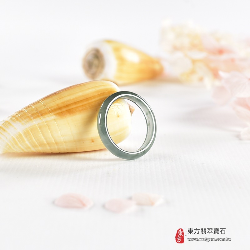 翡翠戒指|天然玉石玉戒・日常配戴與送禮款式|圓滿和合・平安順遂・吉祥如意・福氣常伴・情緣長久|翡翠玉戒・版指戒・板指戒・結婚戒指・男女對戒・情侶對戒|可客製化訂做各式翡翠戒指、吊墜、玉珮與項鍊|RNG1150|商品照片與資料介紹 3 翡翠戒指|天然玉石玉戒・日常配戴與送禮款式|圓滿和合・平安順遂・吉祥如意・福氣常伴・情緣長久|翡翠玉戒・版指戒・板指戒・結婚戒指・男女對戒・情侶對戒|可客製化訂做各式翡翠戒指、吊墜、玉珮與項鍊|RNG1150|商品照片與資料介紹 3