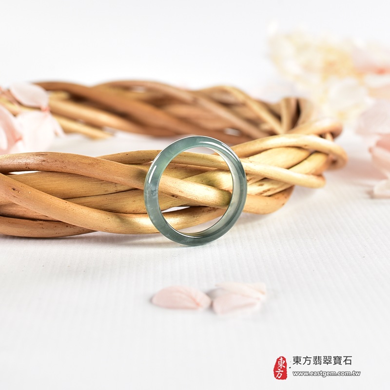 翡翠戒指|天然玉石玉戒・日常配戴與送禮款式|圓滿和合・平安順遂・吉祥如意・福氣常伴・情緣長久|翡翠玉戒・版指戒・板指戒・結婚戒指・男女對戒・情侶對戒|可客製化訂做各式翡翠戒指、吊墜、玉珮與項鍊|RNG1152|商品照片與資料介紹 4 翡翠戒指|天然玉石玉戒・日常配戴與送禮款式|圓滿和合・平安順遂・吉祥如意・福氣常伴・情緣長久|翡翠玉戒・版指戒・板指戒・結婚戒指・男女對戒・情侶對戒|可客製化訂做各式翡翠戒指、吊墜、玉珮與項鍊|RNG1152|商品照片與資料介紹 4