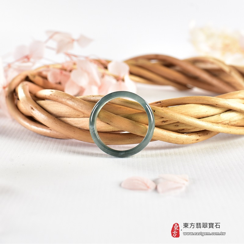 翡翠戒指|天然玉石玉戒・日常配戴與送禮款式|圓滿和合・平安順遂・吉祥如意・福氣常伴・情緣長久|翡翠玉戒・版指戒・板指戒・結婚戒指・男女對戒・情侶對戒|可客製化訂做各式翡翠戒指、吊墜、玉珮與項鍊|RNG1152|商品照片與資料介紹 5 翡翠戒指|天然玉石玉戒・日常配戴與送禮款式|圓滿和合・平安順遂・吉祥如意・福氣常伴・情緣長久|翡翠玉戒・版指戒・板指戒・結婚戒指・男女對戒・情侶對戒|可客製化訂做各式翡翠戒指、吊墜、玉珮與項鍊|RNG1152|商品照片與資料介紹 5