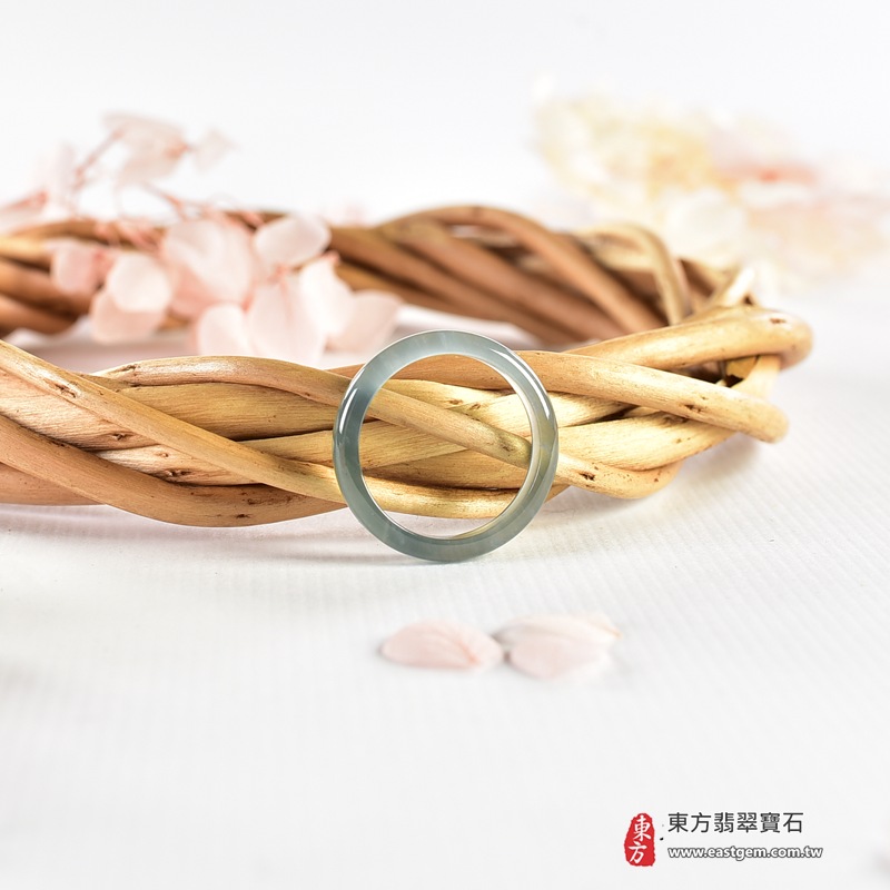 翡翠戒指|天然玉石玉戒・日常配戴與送禮款式|圓滿和合・平安順遂・吉祥如意・福氣常伴・情緣長久|翡翠玉戒・版指戒・板指戒・結婚戒指・男女對戒・情侶對戒|可客製化訂做各式翡翠戒指、吊墜、玉珮與項鍊|RNG1153|商品照片與資料介紹 5 翡翠戒指|天然玉石玉戒・日常配戴與送禮款式|圓滿和合・平安順遂・吉祥如意・福氣常伴・情緣長久|翡翠玉戒・版指戒・板指戒・結婚戒指・男女對戒・情侶對戒|可客製化訂做各式翡翠戒指、吊墜、玉珮與項鍊|RNG1153|商品照片與資料介紹 5