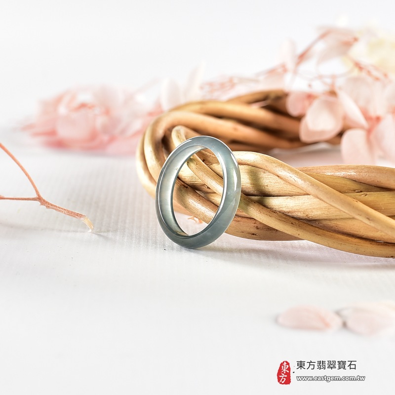 翡翠戒指|天然玉石玉戒・日常配戴與送禮款式|圓滿和合・平安順遂・吉祥如意・福氣常伴・情緣長久|翡翠玉戒・版指戒・板指戒・結婚戒指・男女對戒・情侶對戒|可客製化訂做各式翡翠戒指、吊墜、玉珮與項鍊|RNG1153|商品照片與資料介紹 7 翡翠戒指|天然玉石玉戒・日常配戴與送禮款式|圓滿和合・平安順遂・吉祥如意・福氣常伴・情緣長久|翡翠玉戒・版指戒・板指戒・結婚戒指・男女對戒・情侶對戒|可客製化訂做各式翡翠戒指、吊墜、玉珮與項鍊|RNG1153|商品照片與資料介紹 7