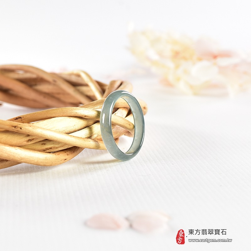 翡翠戒指|天然玉石玉戒・日常配戴與送禮款式|圓滿和合・平安順遂・吉祥如意・福氣常伴・情緣長久|翡翠玉戒・版指戒・板指戒・結婚戒指・男女對戒・情侶對戒|可客製化訂做各式翡翠戒指、吊墜、玉珮與項鍊|RNG1154|商品照片與資料介紹 5 翡翠戒指|天然玉石玉戒・日常配戴與送禮款式|圓滿和合・平安順遂・吉祥如意・福氣常伴・情緣長久|翡翠玉戒・版指戒・板指戒・結婚戒指・男女對戒・情侶對戒|可客製化訂做各式翡翠戒指、吊墜、玉珮與項鍊|RNG1154|商品照片與資料介紹 5