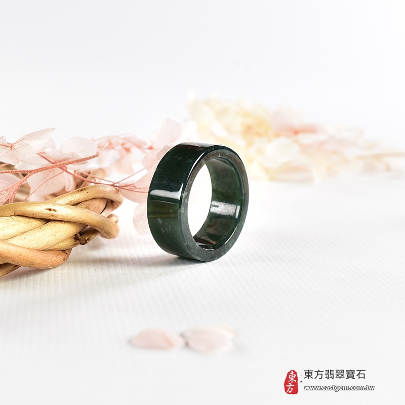 翡翠戒指|天然玉石玉戒・日常配戴與送禮款式|圓滿和合・平安順遂・吉祥如意・福氣常伴・情緣長久|翡翠玉戒・版指戒・板指戒・結婚戒指・男女對戒・情侶對戒|可客製化訂做各式翡翠戒指、吊墜、玉珮與項鍊|RNG1155|商品照片與資料介紹 3 翡翠戒指|天然玉石玉戒・日常配戴與送禮款式|圓滿和合・平安順遂・吉祥如意・福氣常伴・情緣長久|翡翠玉戒・版指戒・板指戒・結婚戒指・男女對戒・情侶對戒|可客製化訂做各式翡翠戒指、吊墜、玉珮與項鍊|RNG1155|商品照片與資料介紹 3
