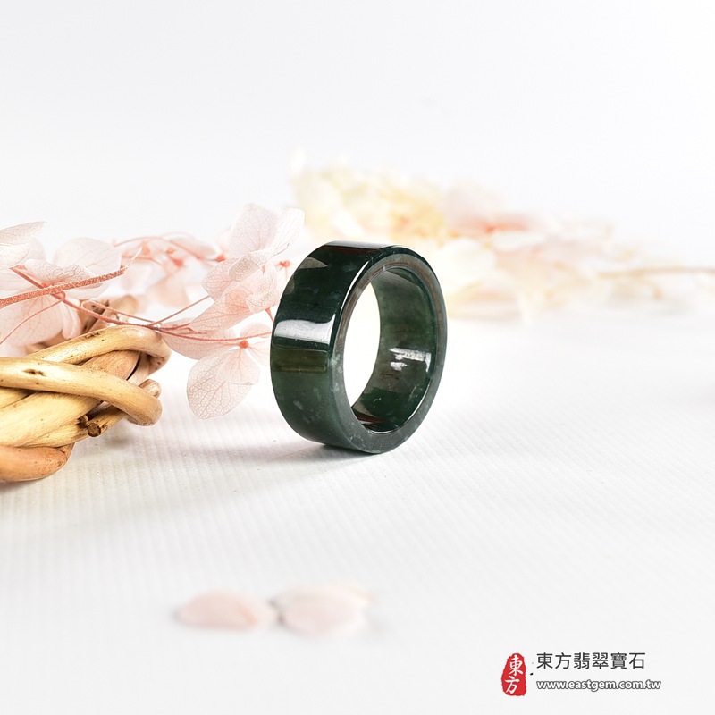 翡翠戒指|天然玉石玉戒・日常配戴與送禮款式|圓滿和合・平安順遂・吉祥如意・福氣常伴・情緣長久|翡翠玉戒・版指戒・板指戒・結婚戒指・男女對戒・情侶對戒|可客製化訂做各式翡翠戒指、吊墜、玉珮與項鍊|RNG1155|商品照片與資料介紹 4 翡翠戒指|天然玉石玉戒・日常配戴與送禮款式|圓滿和合・平安順遂・吉祥如意・福氣常伴・情緣長久|翡翠玉戒・版指戒・板指戒・結婚戒指・男女對戒・情侶對戒|可客製化訂做各式翡翠戒指、吊墜、玉珮與項鍊|RNG1155|商品照片與資料介紹 4