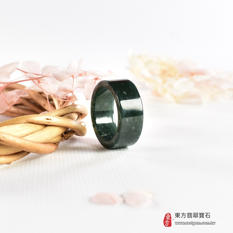 翡翠戒指|天然玉石玉戒・日常配戴與送禮款式|圓滿和合・平安順遂・吉祥如意・福氣常伴・情緣長久|翡翠玉戒・版指戒・板指戒・結婚戒指・男女對戒・情侶對戒|可客製化訂做各式翡翠戒指、吊墜、玉珮與項鍊|RNG1155|商品照片與資料介紹 6 翡翠戒指|天然玉石玉戒・日常配戴與送禮款式|圓滿和合・平安順遂・吉祥如意・福氣常伴・情緣長久|翡翠玉戒・版指戒・板指戒・結婚戒指・男女對戒・情侶對戒|可客製化訂做各式翡翠戒指、吊墜、玉珮與項鍊|RNG1155|商品照片與資料介紹 6