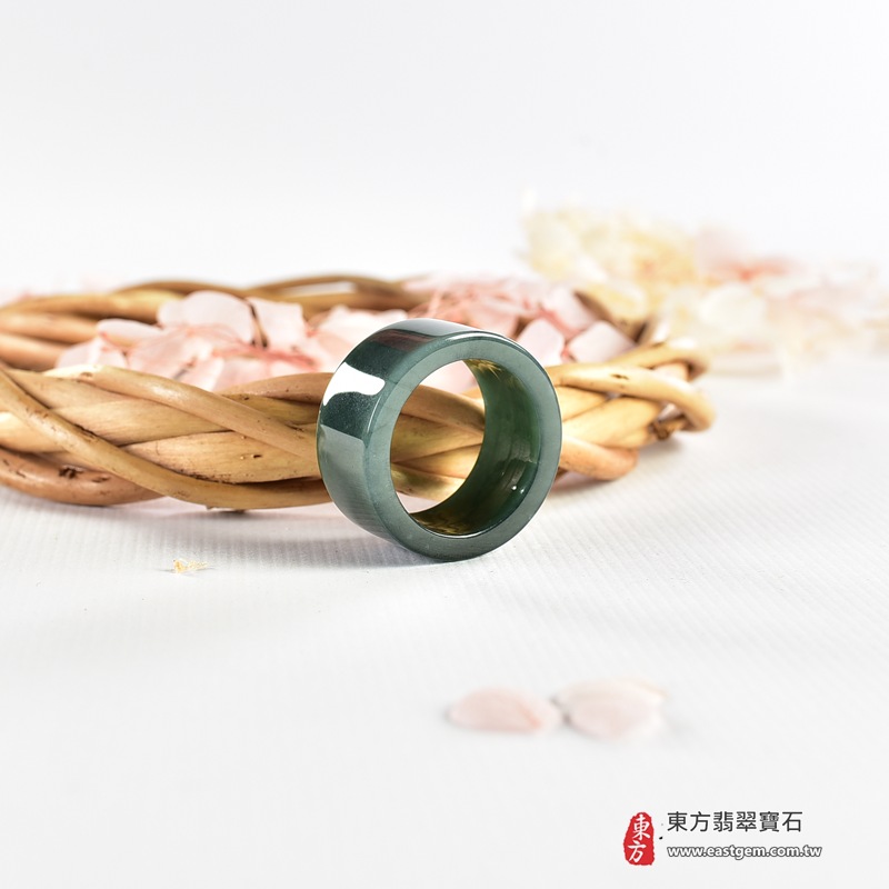 翡翠戒指|天然玉石玉戒・日常配戴與送禮款式|圓滿和合・平安順遂・吉祥如意・福氣常伴・情緣長久|翡翠玉戒・版指戒・板指戒・結婚戒指・男女對戒・情侶對戒|可客製化訂做各式翡翠戒指、吊墜、玉珮與項鍊|RNG1156|商品照片與資料介紹 5 翡翠戒指|天然玉石玉戒・日常配戴與送禮款式|圓滿和合・平安順遂・吉祥如意・福氣常伴・情緣長久|翡翠玉戒・版指戒・板指戒・結婚戒指・男女對戒・情侶對戒|可客製化訂做各式翡翠戒指、吊墜、玉珮與項鍊|RNG1156|商品照片與資料介紹 5