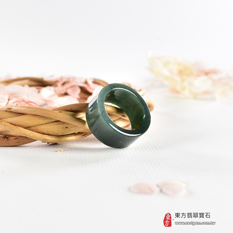 翡翠戒指|天然玉石玉戒・日常配戴與送禮款式|圓滿和合・平安順遂・吉祥如意・福氣常伴・情緣長久|翡翠玉戒・版指戒・板指戒・結婚戒指・男女對戒・情侶對戒|可客製化訂做各式翡翠戒指、吊墜、玉珮與項鍊|RNG1156|商品照片與資料介紹 8 翡翠戒指|天然玉石玉戒・日常配戴與送禮款式|圓滿和合・平安順遂・吉祥如意・福氣常伴・情緣長久|翡翠玉戒・版指戒・板指戒・結婚戒指・男女對戒・情侶對戒|可客製化訂做各式翡翠戒指、吊墜、玉珮與項鍊|RNG1156|商品照片與資料介紹 8